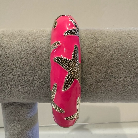 NWT Sequin by Nordstrom Starfish Clamper Bangle Bracelet, silver w/ dark pink - Picture 4 of 11